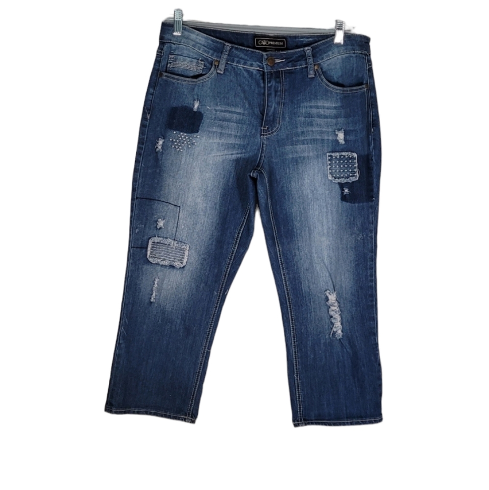 Cato-  Blue Denim Capri Pants. Plus size 16